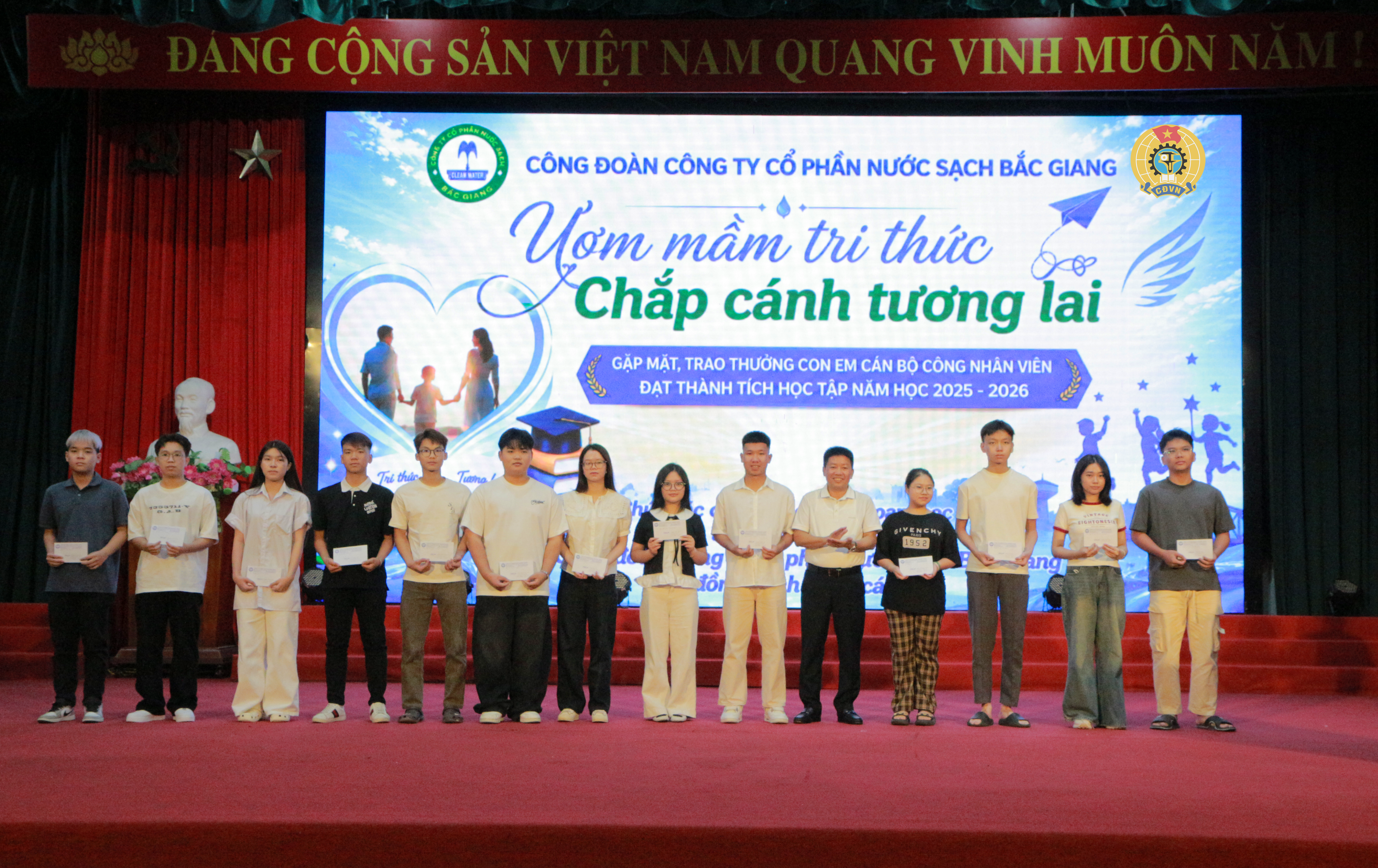 Công đoàn CTCP nước sạch Bắc Giang tổ chức gặp mặt, tuyên dương các cháu học sinh đạt thành tích trong học tập năm học 2025 – 2026